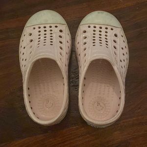 Pink native shoe C7